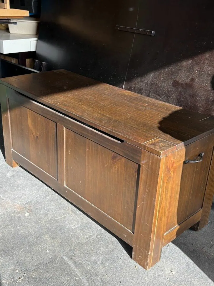 Trunk Bedroom/ Livingroom - Image 1