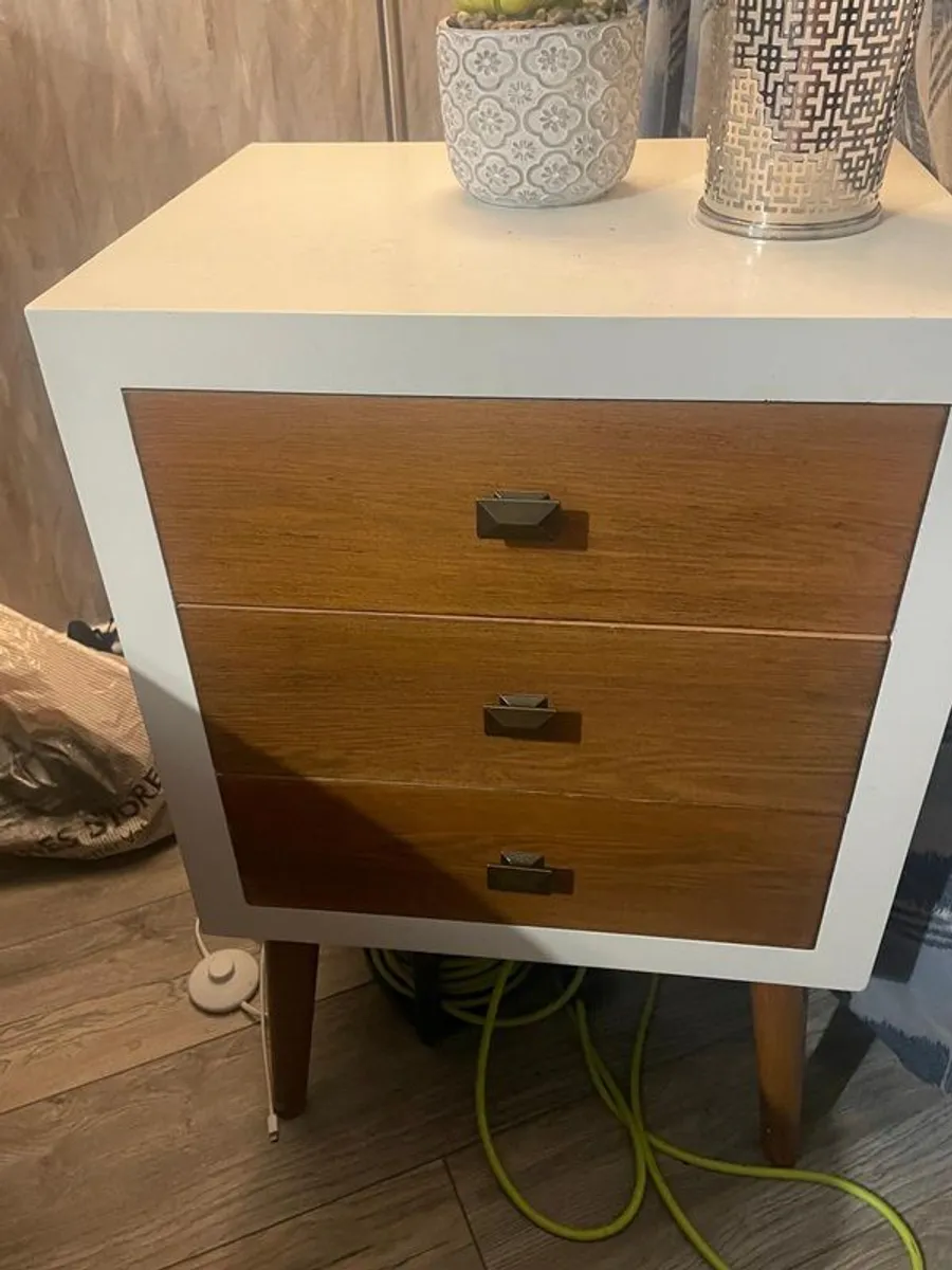 side locker - Image 1