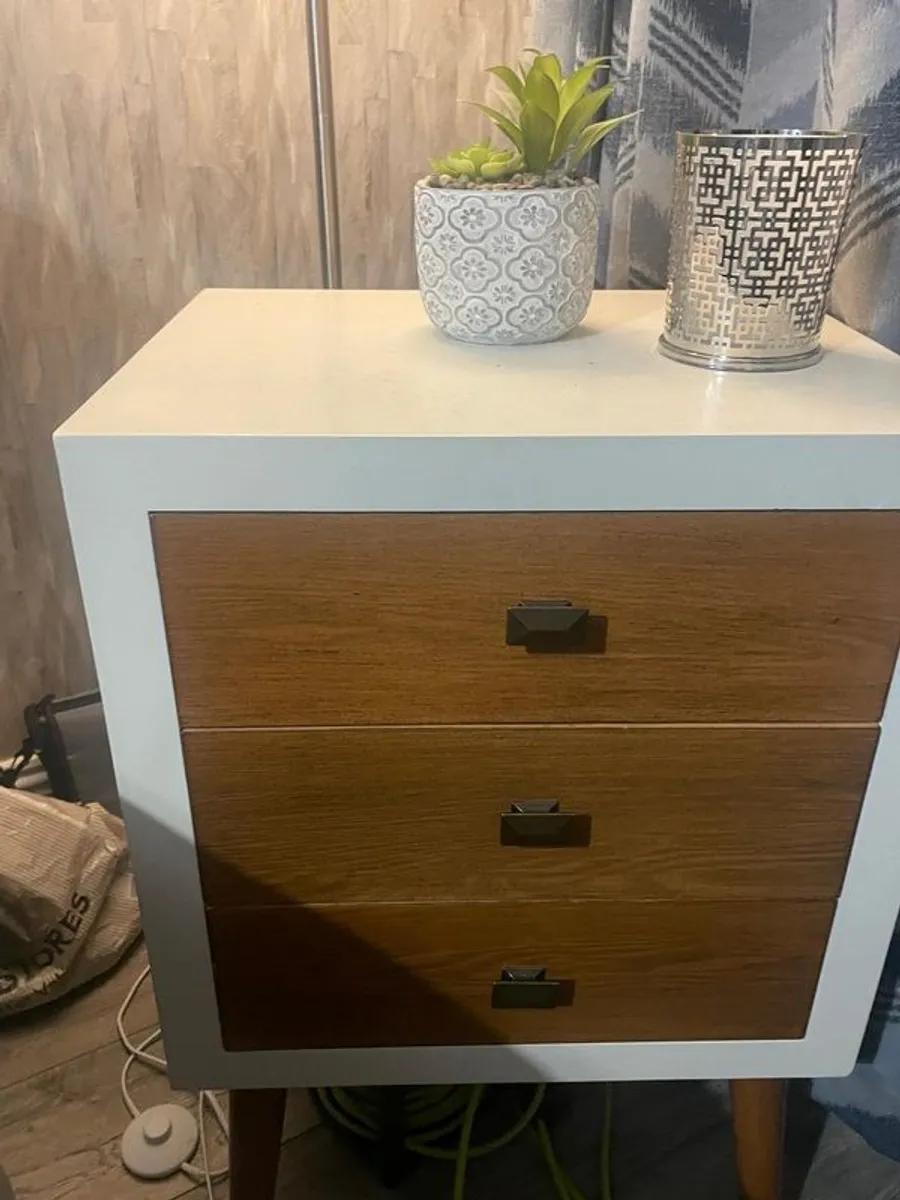 side locker - Image 2