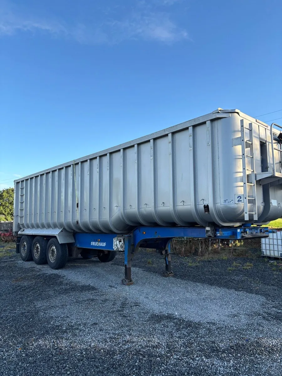 Trailer - Image 1