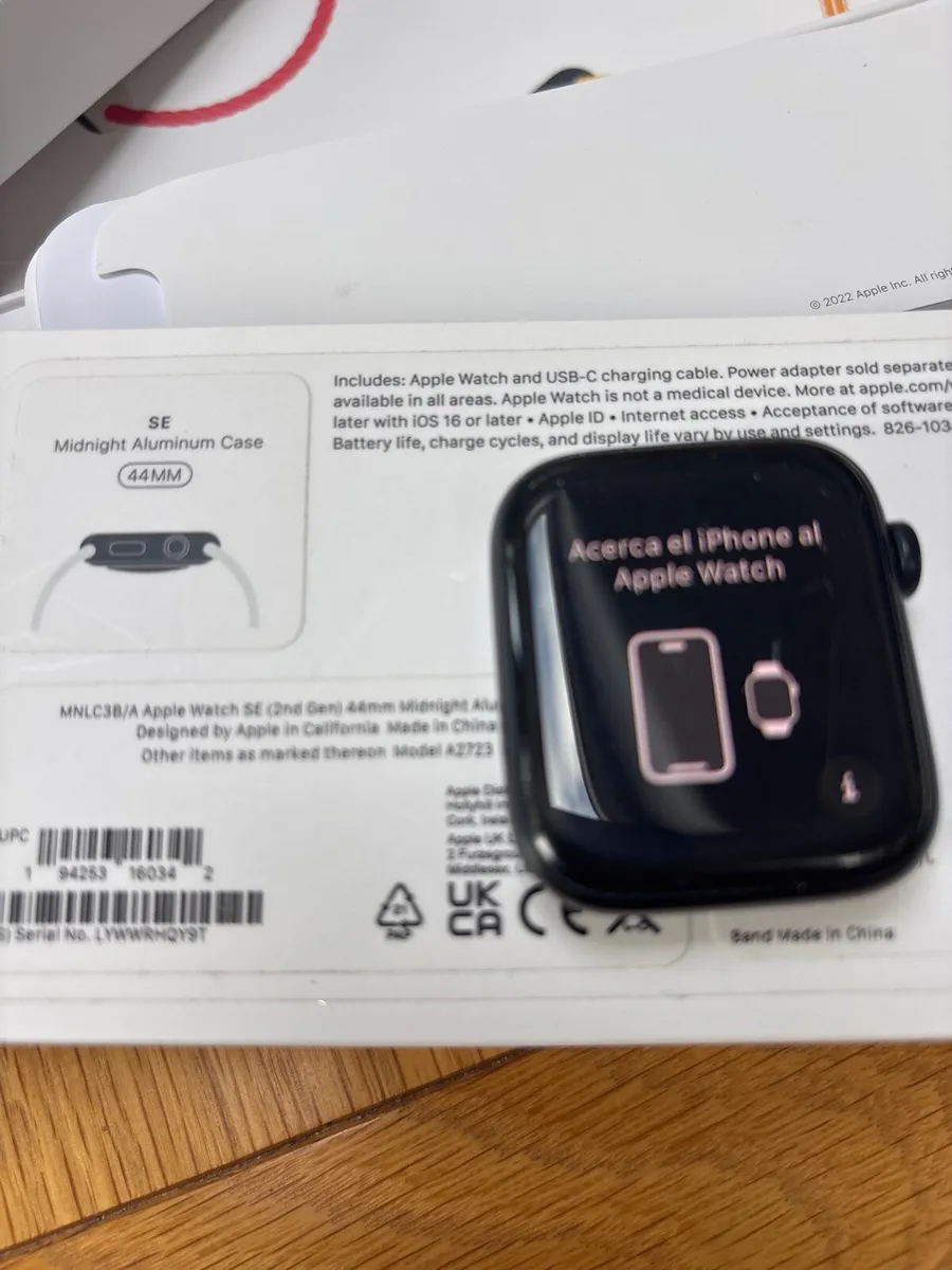 Apple Watch SE 44mm - Image 3