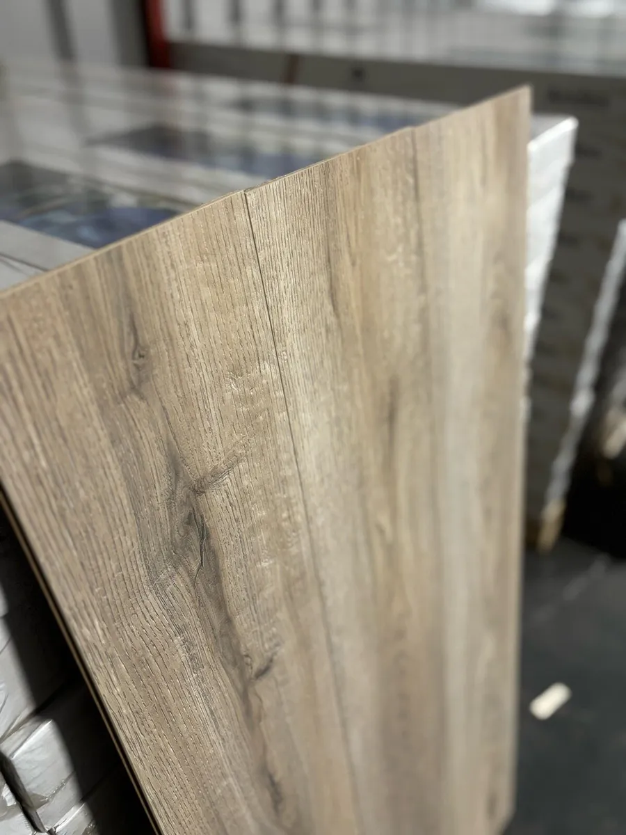 8mm Laminated Flooring Free Delivery - Image 4