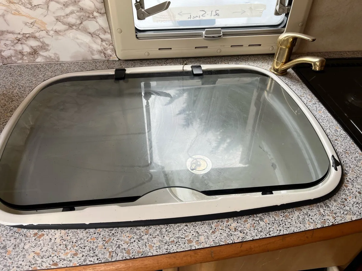 Caravan parts & windows - Image 1