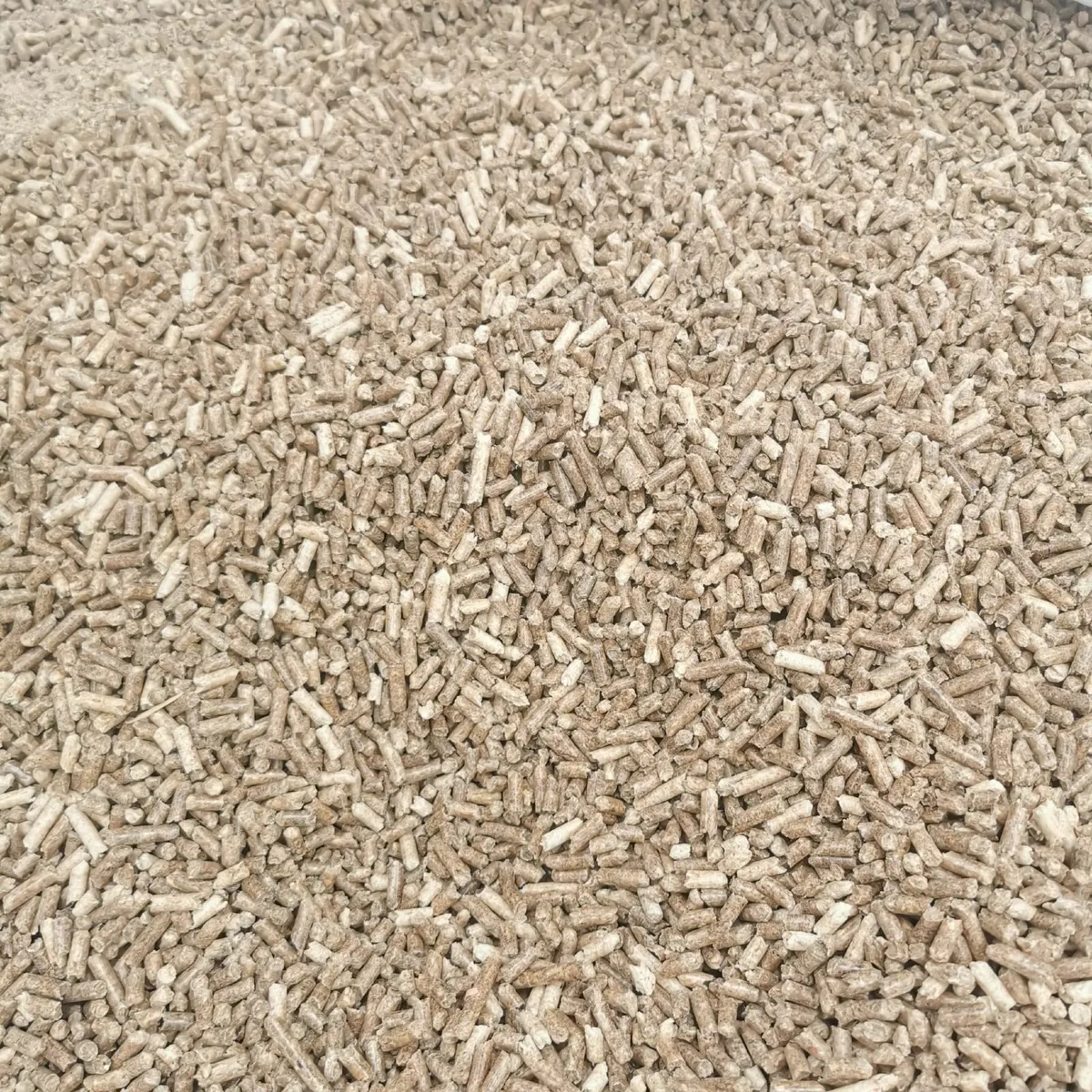 Grade A wood pellets for bedding or burning. Cheap - Image 1