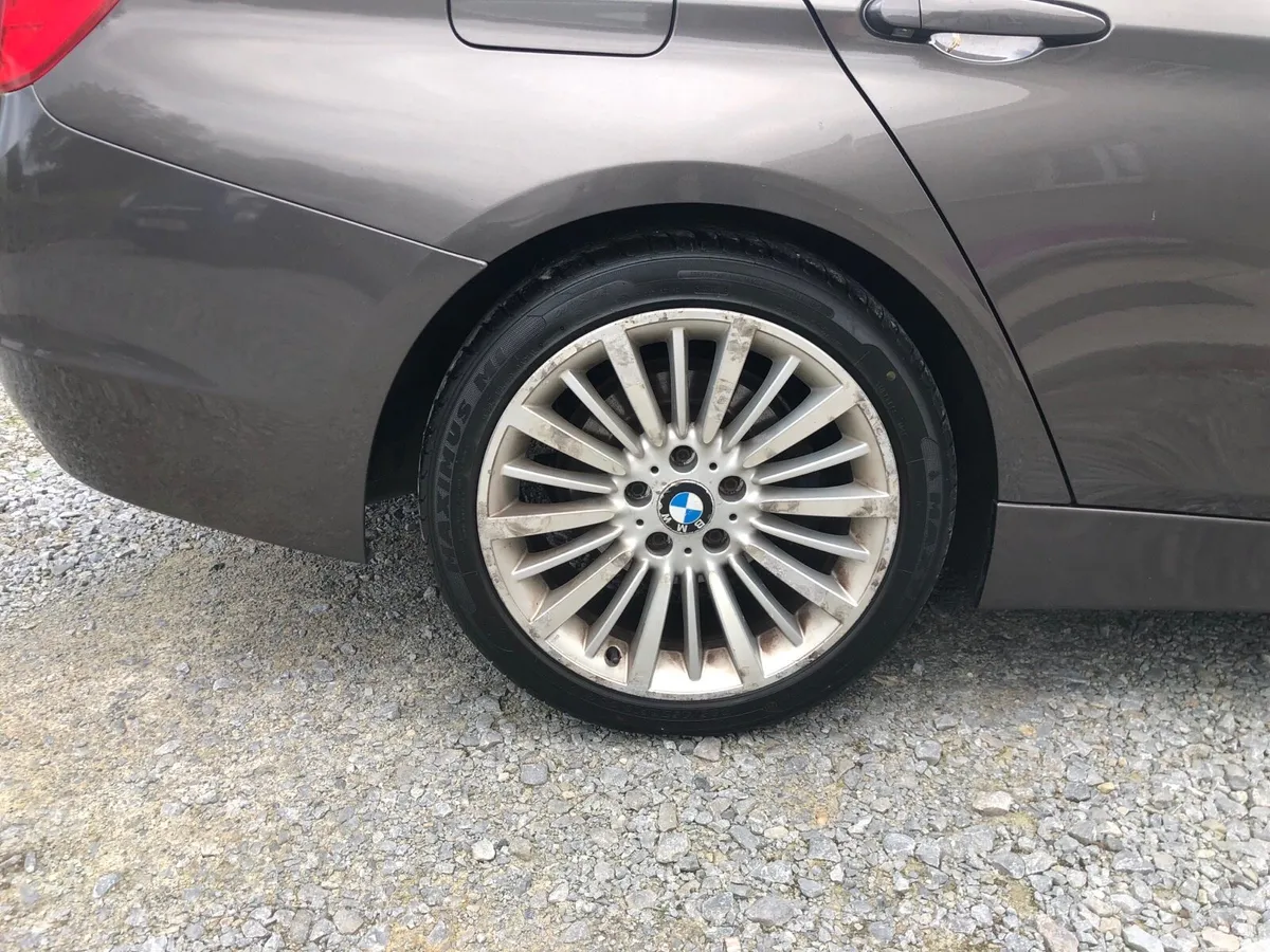2013 BMW 318d Luxury - Image 2
