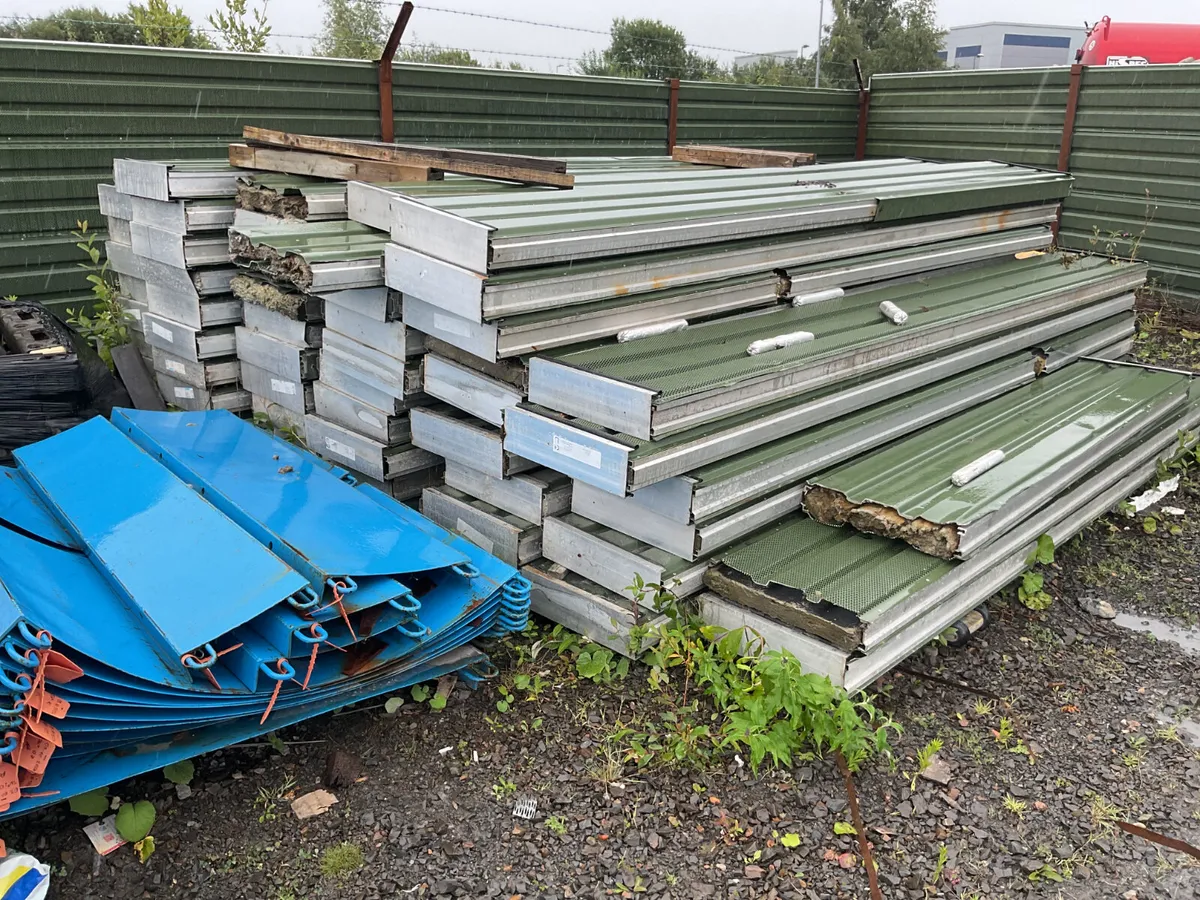Large Selection Environment Barriers For Auction - Image 2