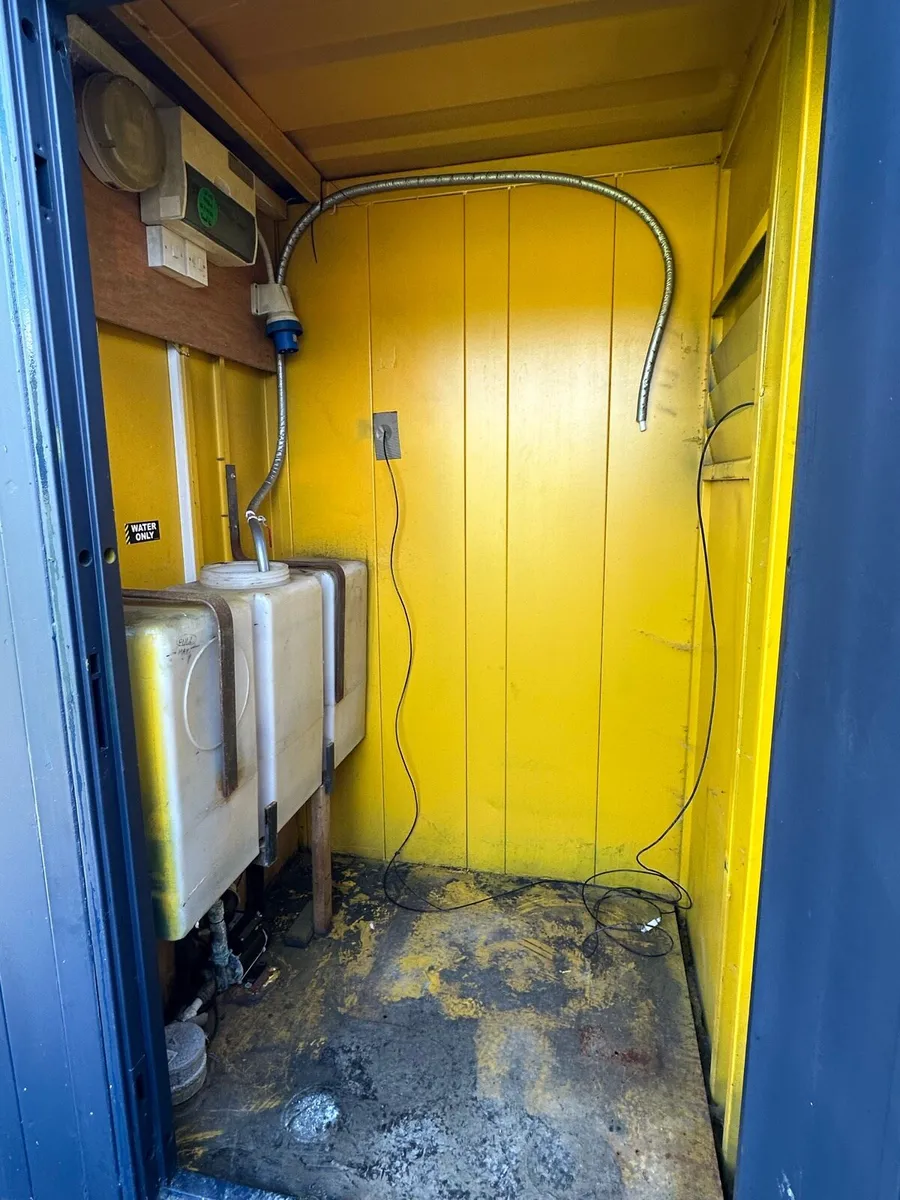 20x8 Welfare Unit - Image 2