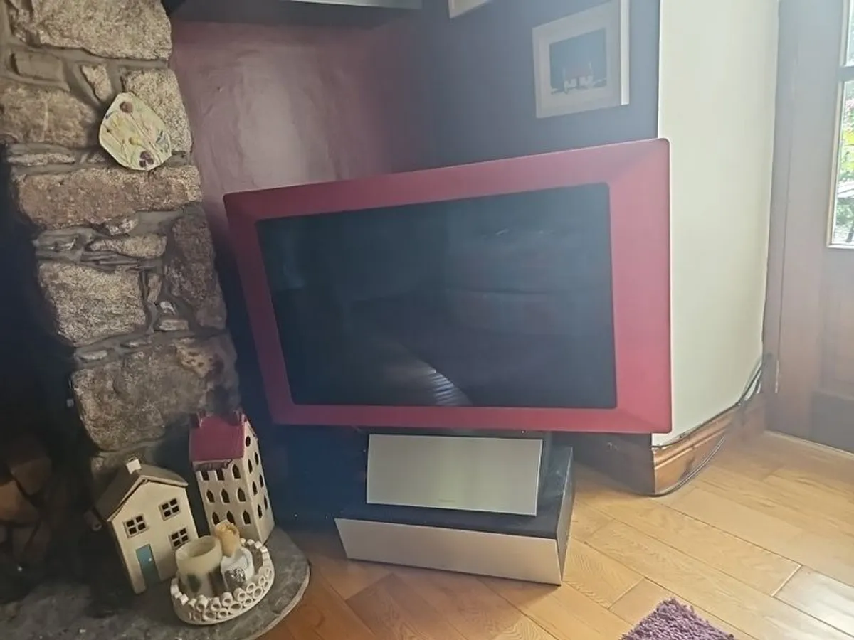 B&O BeoVision 3 & Stand - Image 2