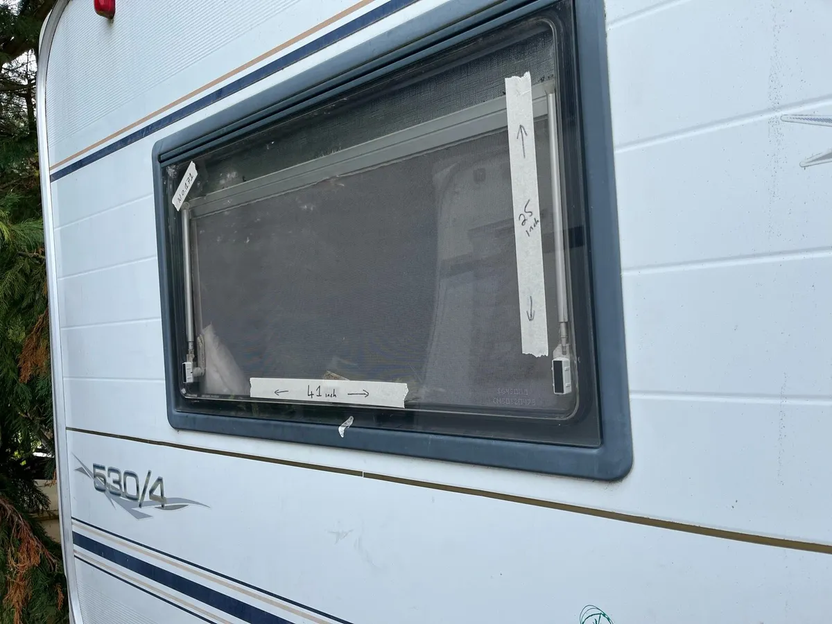 Caravan parts and windows - Image 2