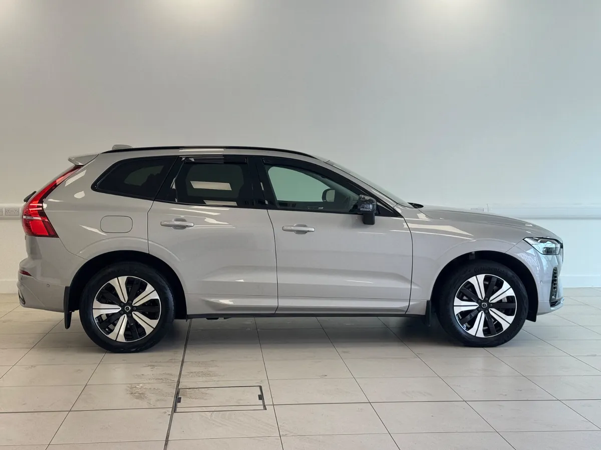 Volvo XC60 2023 - Image 3
