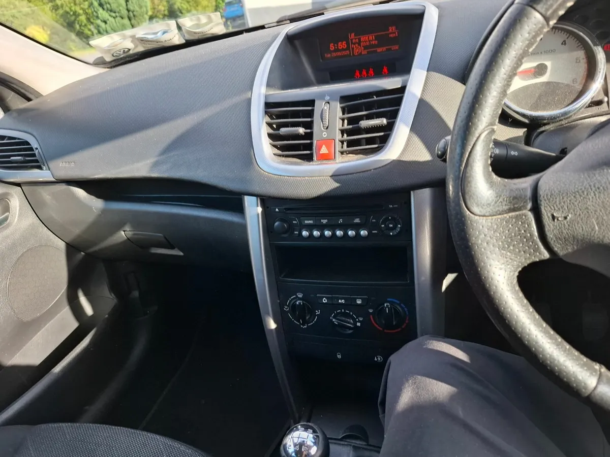Peugeot 207 2009 - Image 2