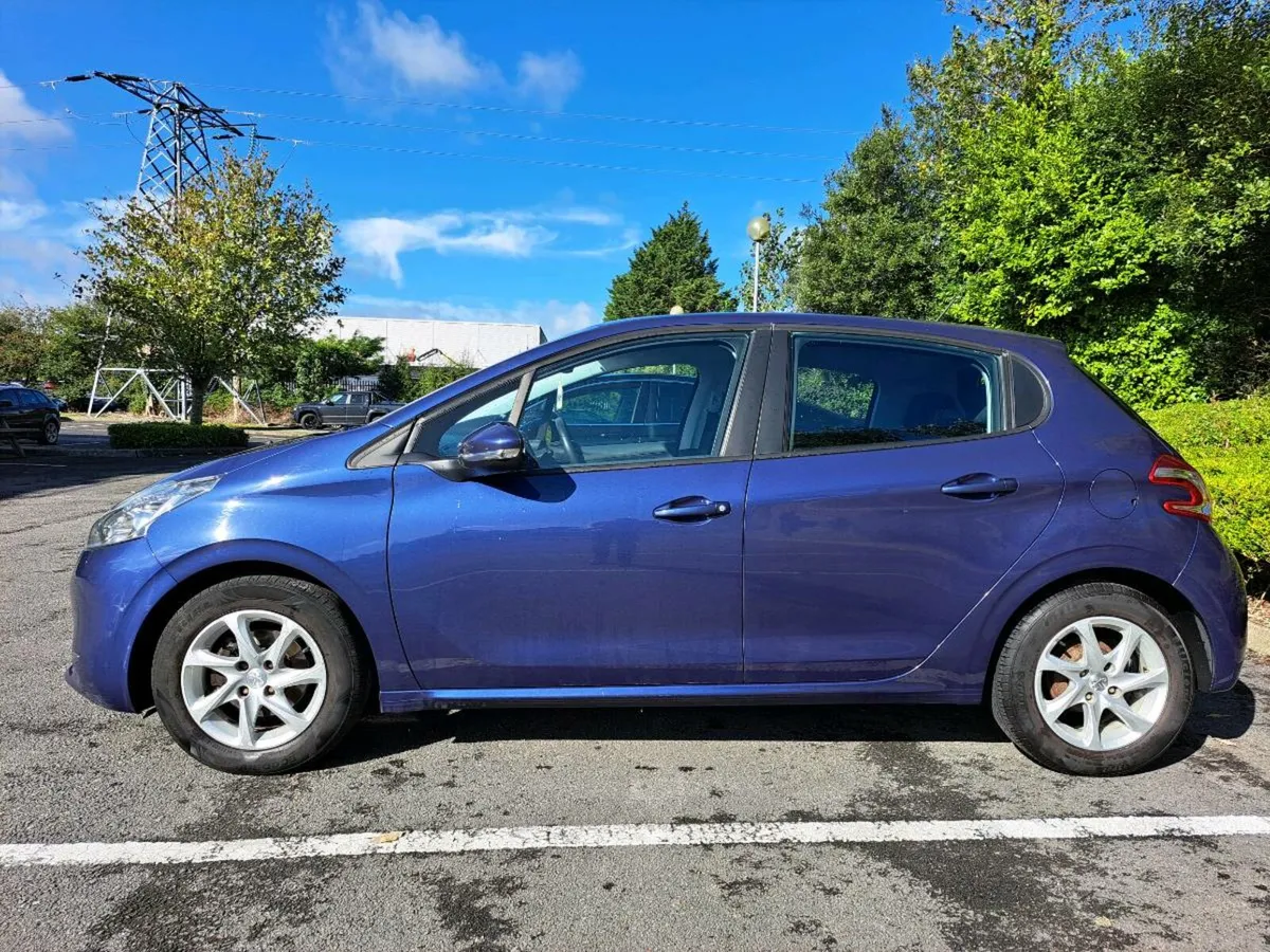 Peugeot 208  1.2petrol ,151reg - Image 4