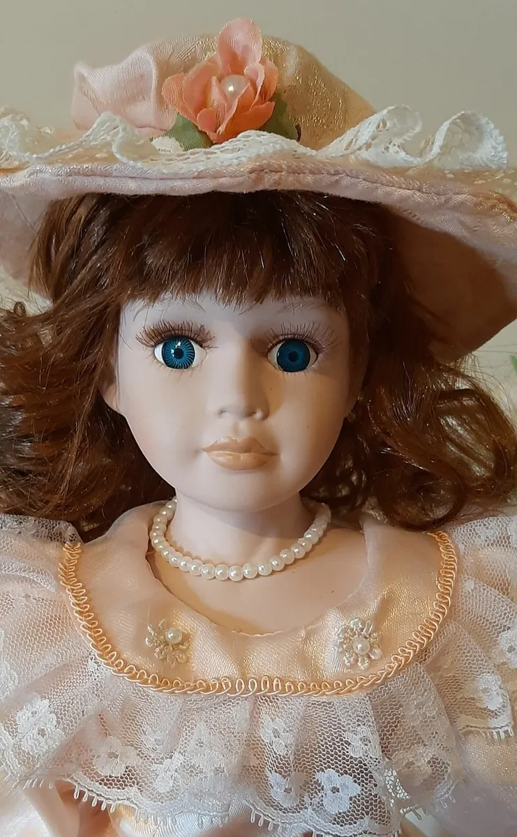 Porcelain doll - Image 1