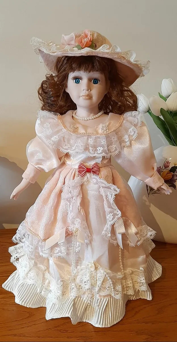 Porcelain doll - Image 2