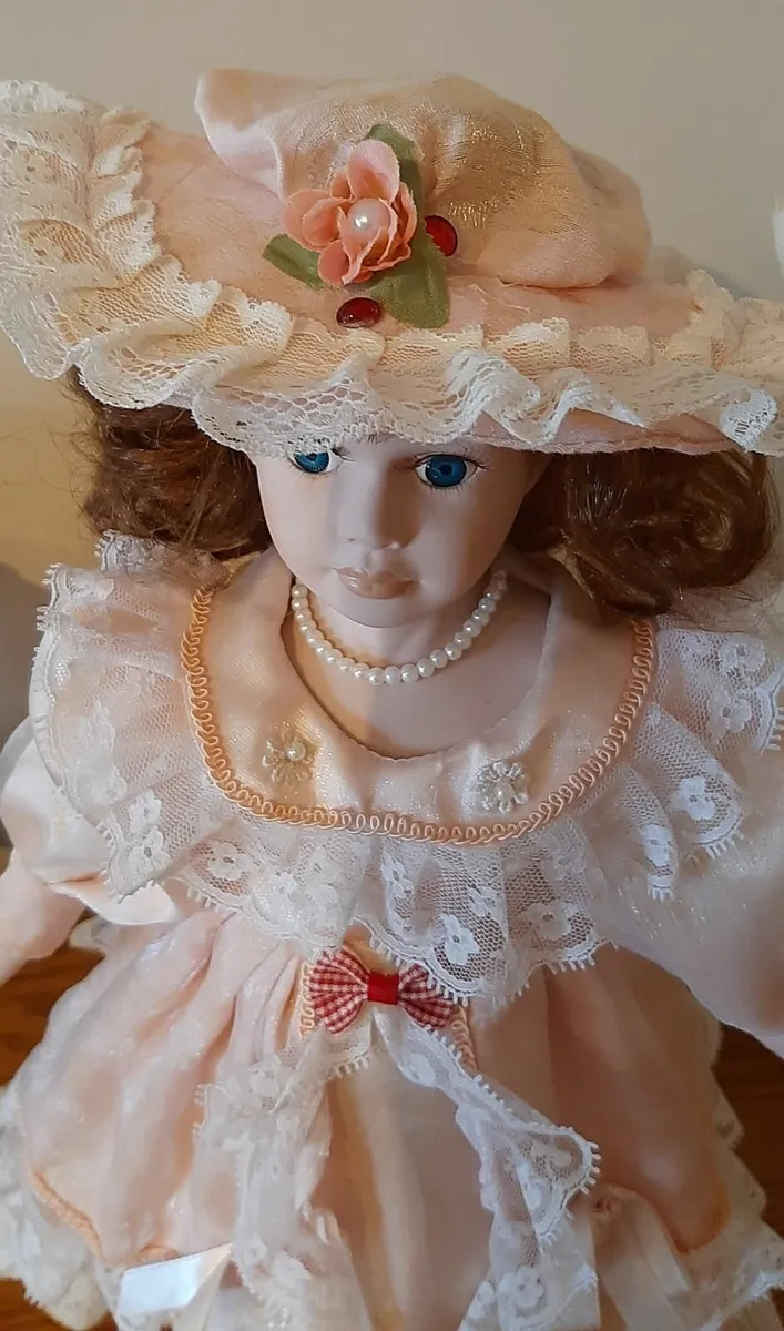 Porcelain doll - Image 3