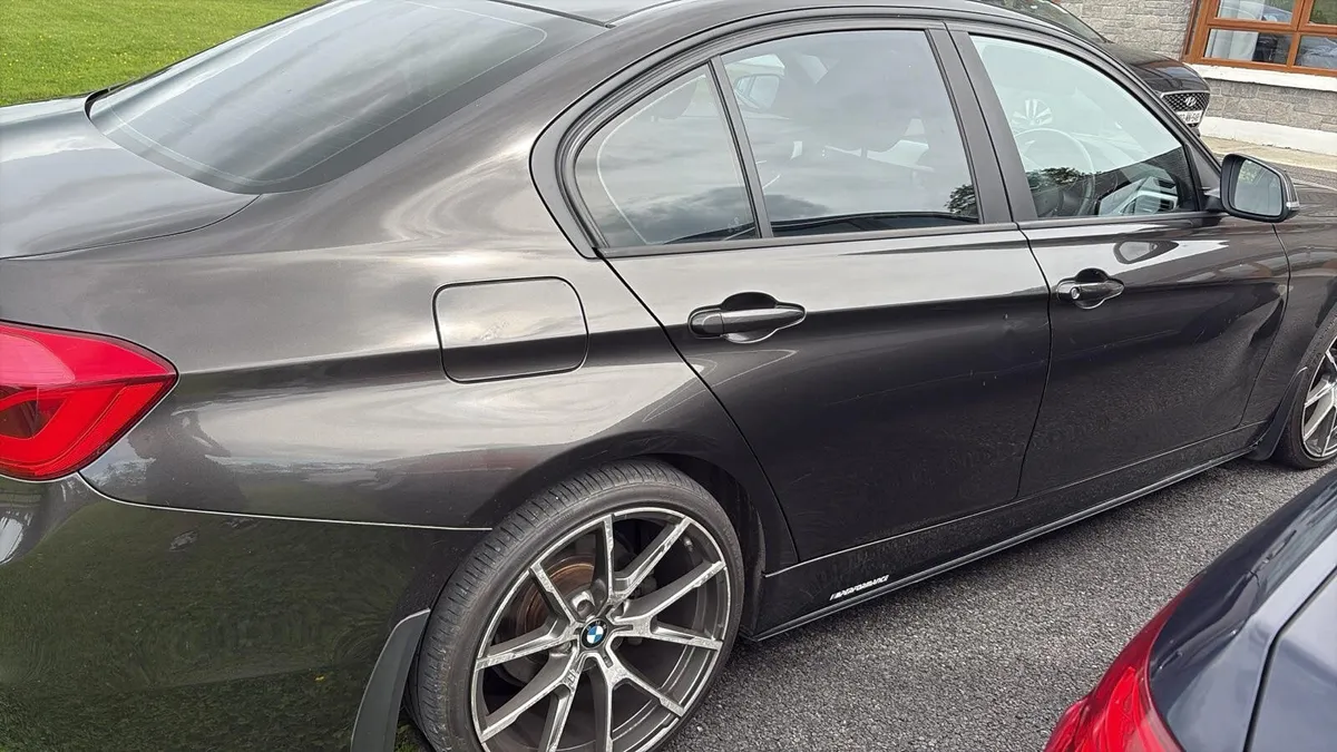 BMW 3-Series 2016 - Image 3