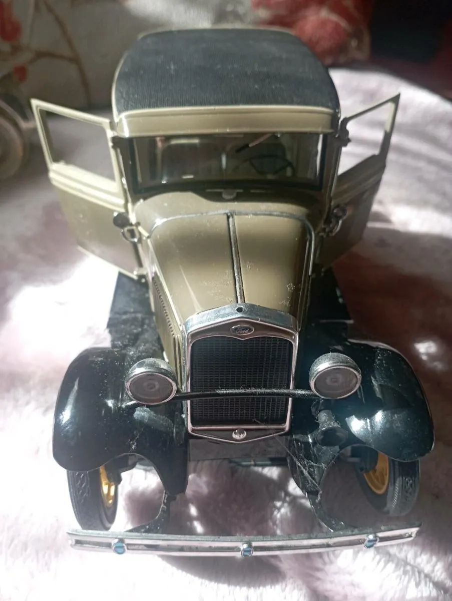 SUN STAR  VINTAGE FORD  MODE A TUODR SADAN 1931 - Image 3