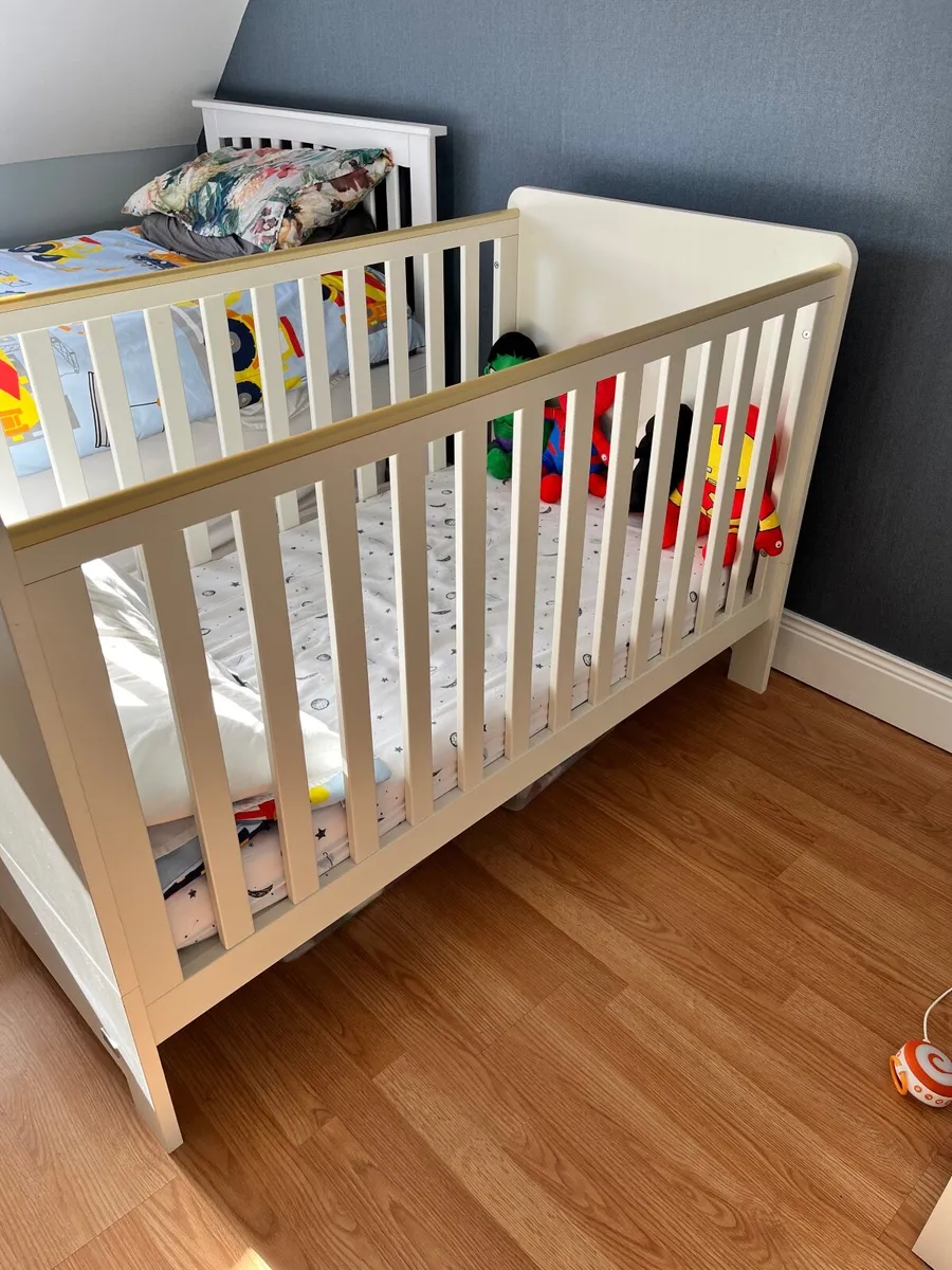 Cot bed - Image 1