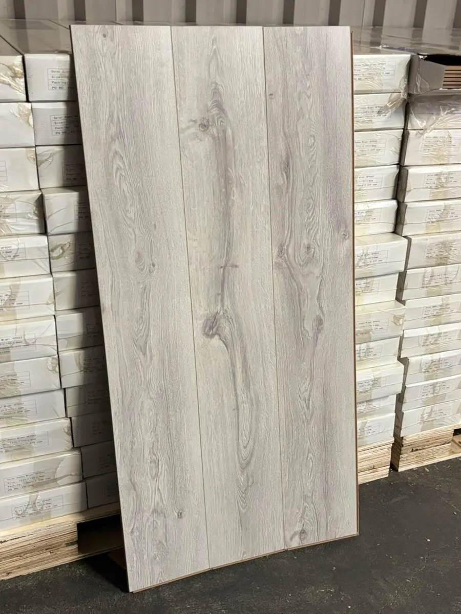 Brand new laminated 8mm flooring - Image 3