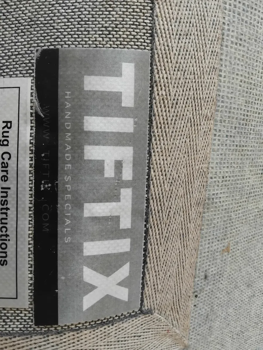 Tifix large rug 3.5m by 2m. Very heavy excellent q - Image 3