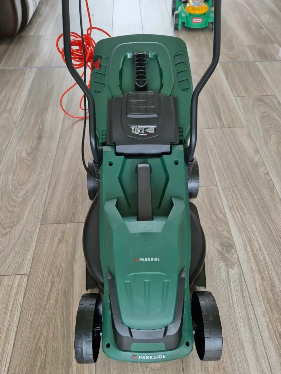 Electric lawnmower - Image 1