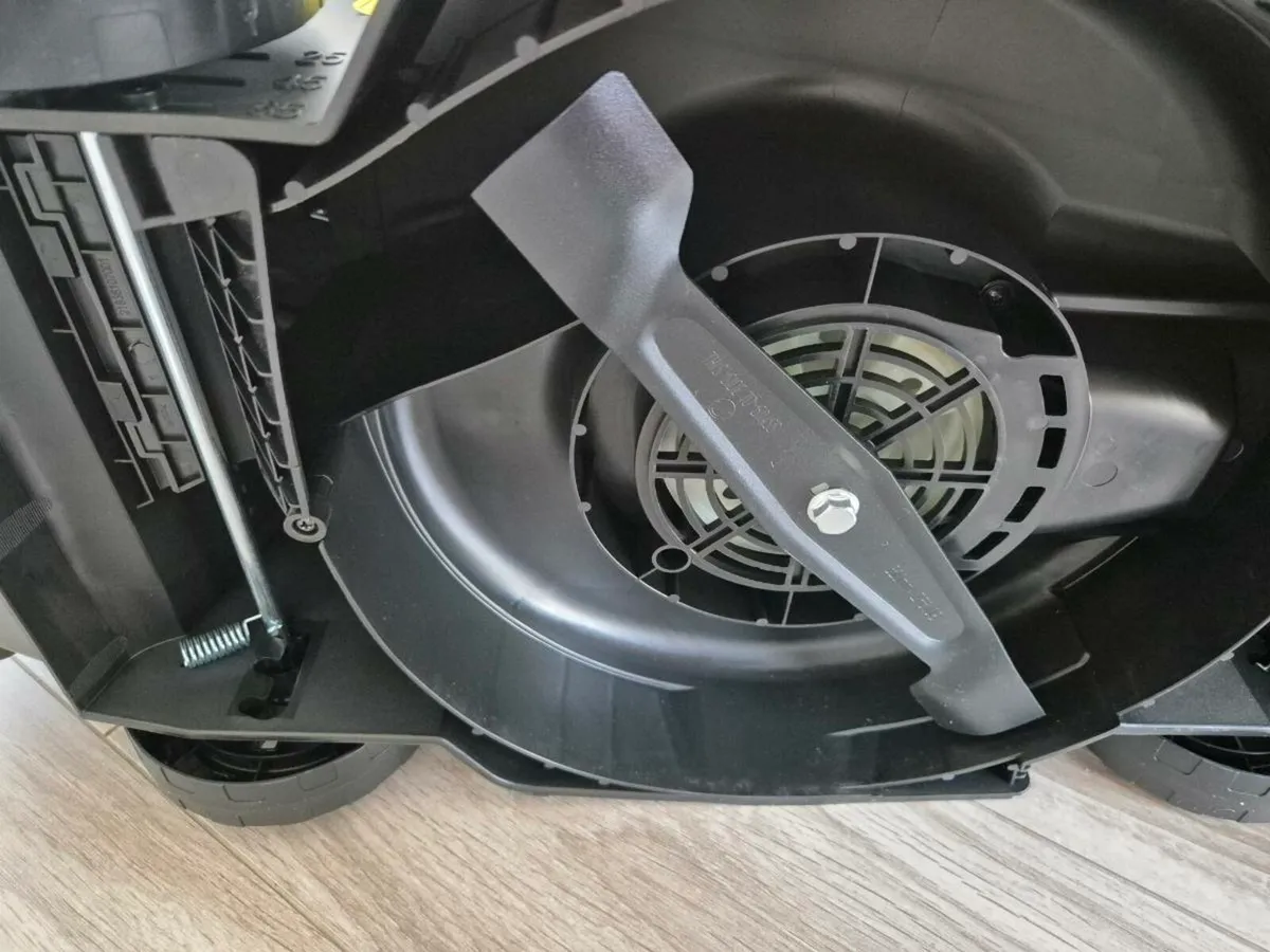 Electric lawnmower - Image 3
