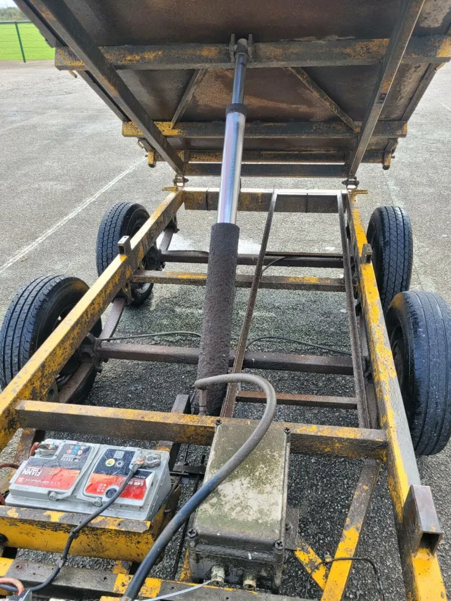 8x5 ifor Williams electric tipper with creels - Image 4