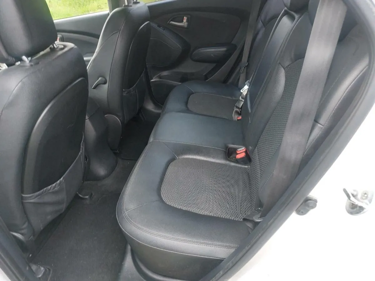 2013 hyundai i x 35  nct 9/26 new nct tax 280 - Image 4