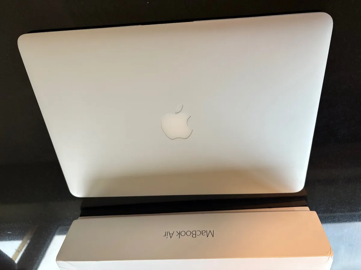As New 13" Apple MacBook Air 128SSD, 8GB RAM - Image 4