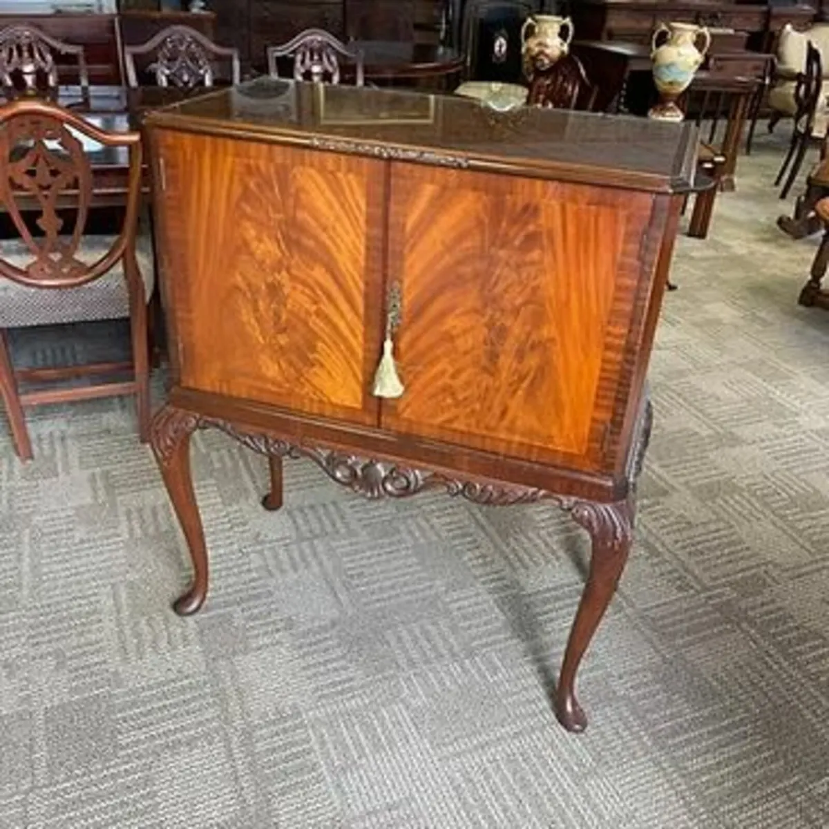 Stunning mahogany flamed two door cocktail drinks