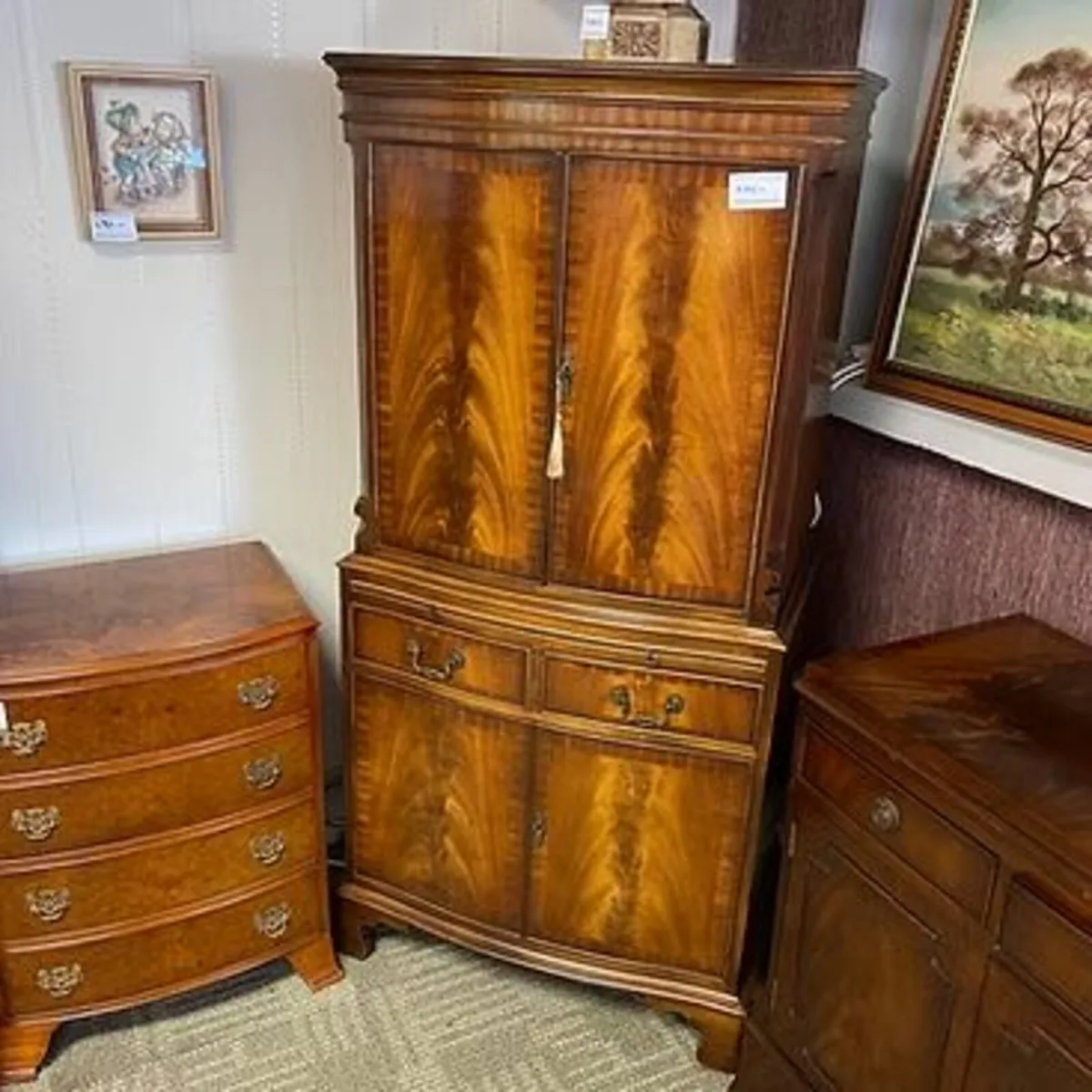 Fabulous mahogany flamed drinks cabinet, with ligh