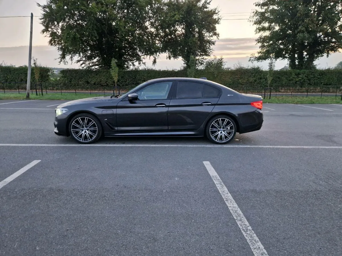 2018 (182) BMW 530e - Image 1