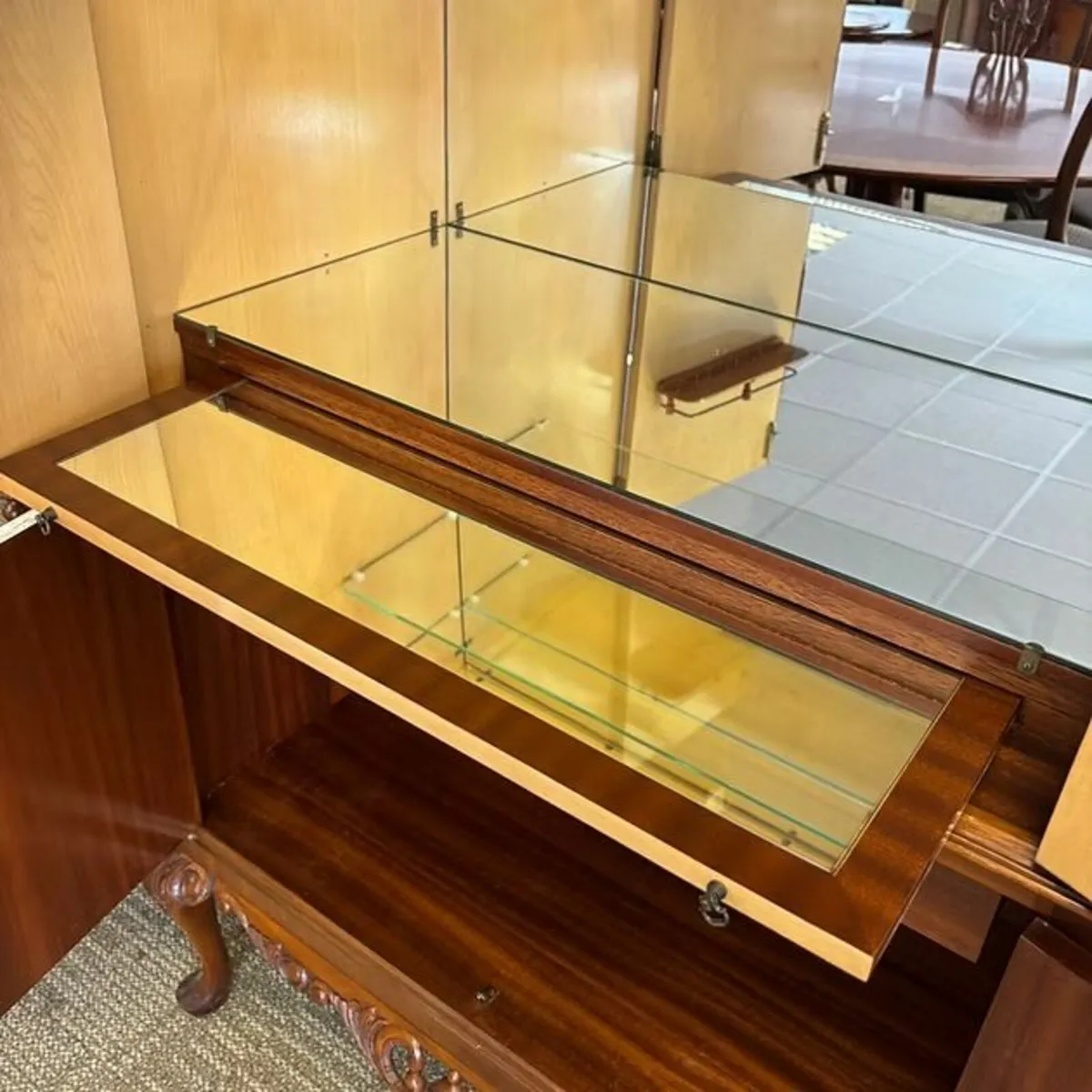 Mid 20th century mahogany flamed drinks cabinet. H - Image 2