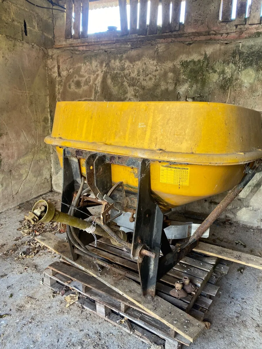 Fertiliser spinner - Image 1