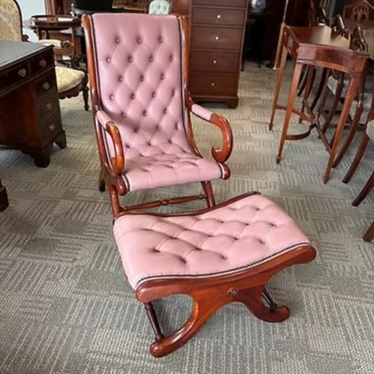 Matching set, baby pink leather button back slippe