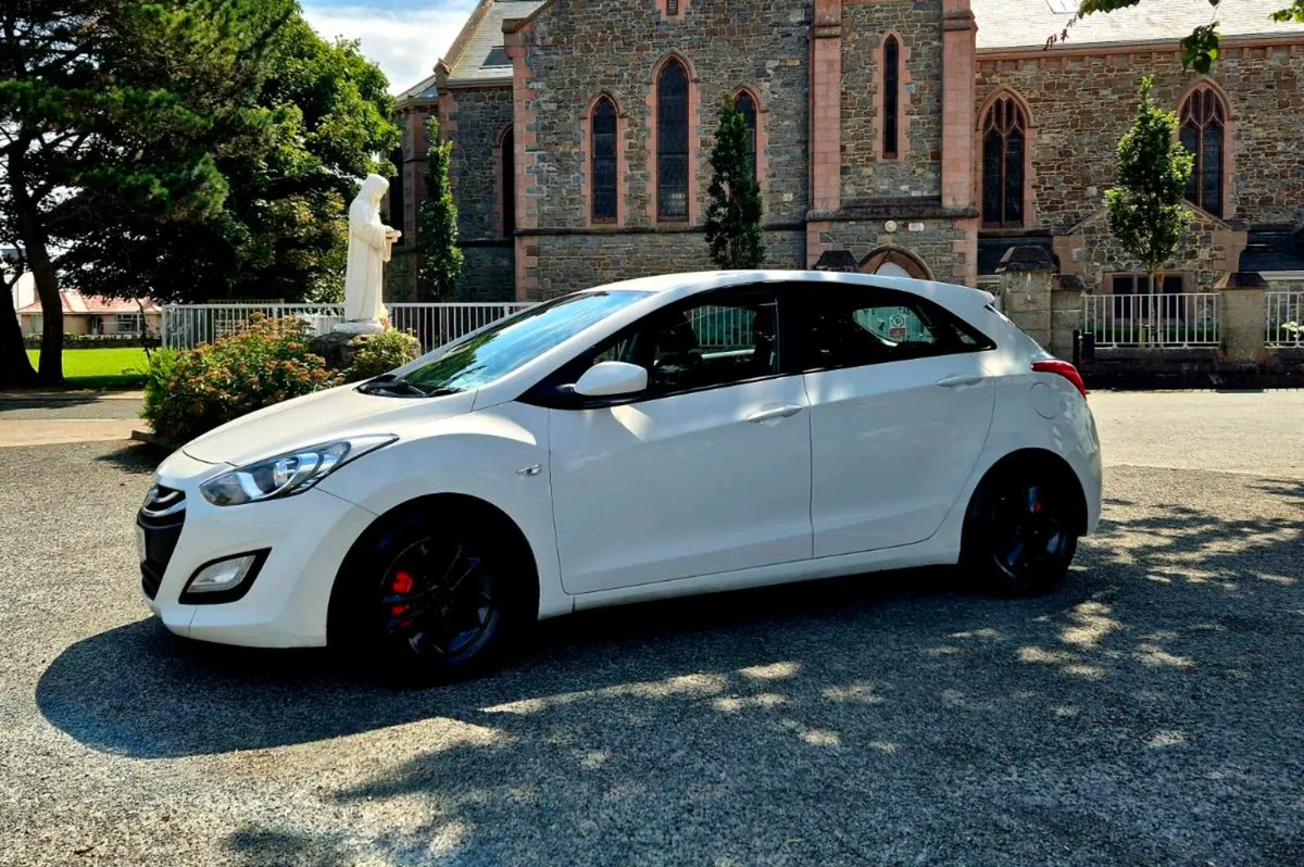 13 HYUNDAI I30 1.6  5 door hatchback NCT 26/ 11/25 - Image 3
