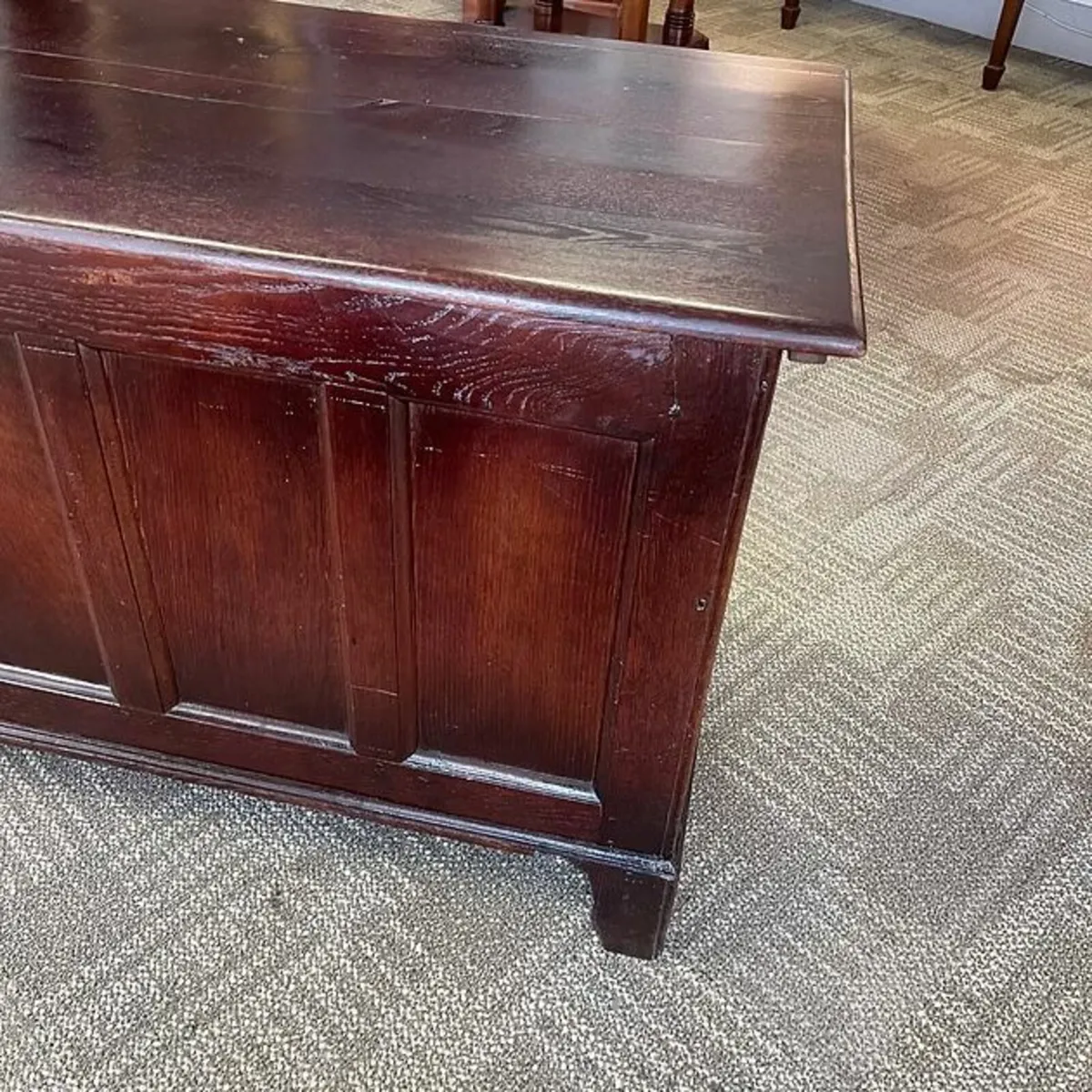 An elegant 18th-century carved oak panelled coffer - Image 2