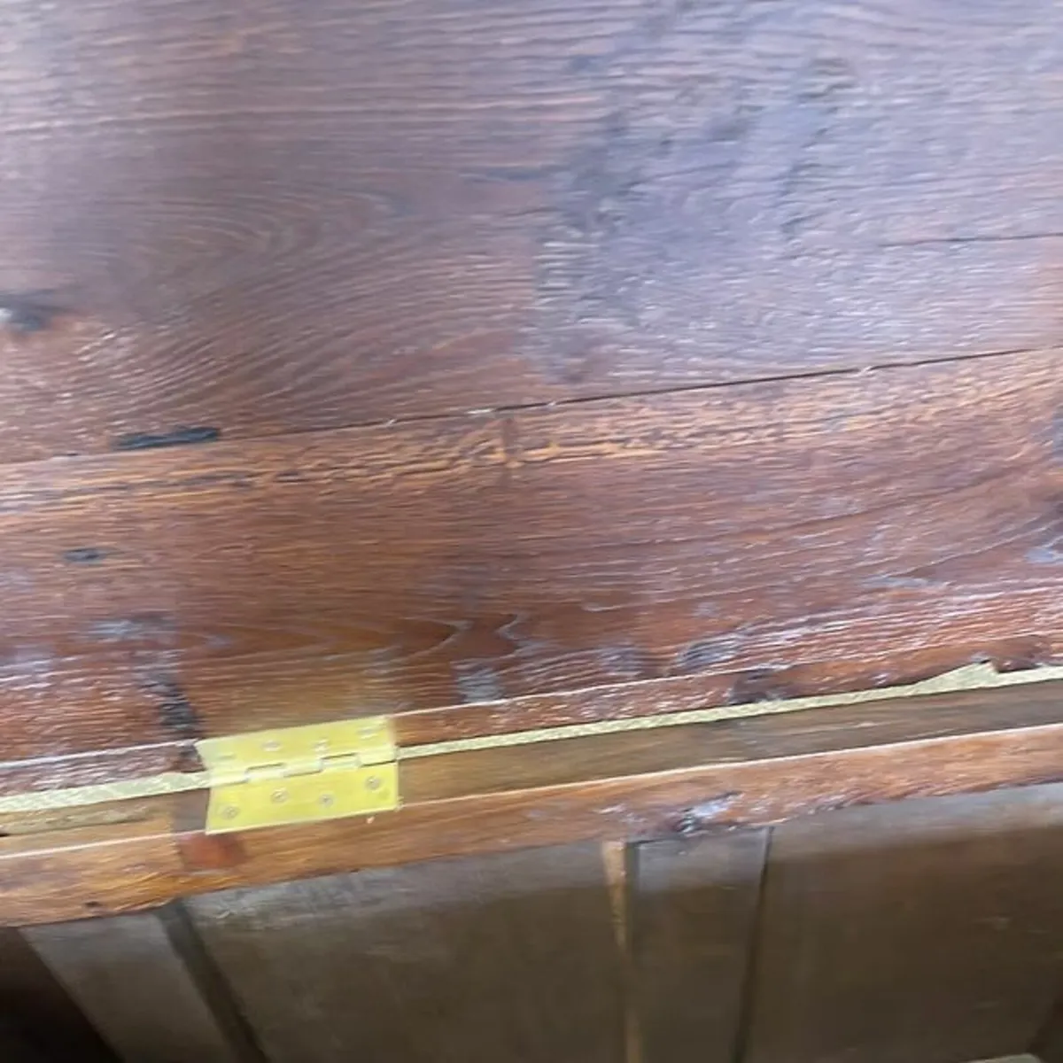 An elegant 18th-century carved oak panelled coffer - Image 3
