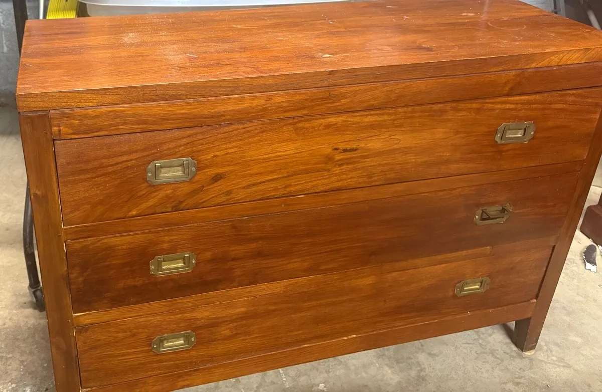 Mahogany chest of drawers - Image 1
