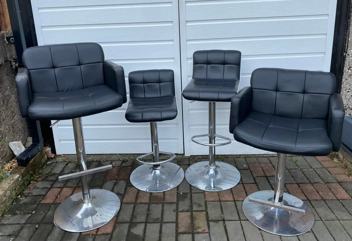 4 Kitchen Stools