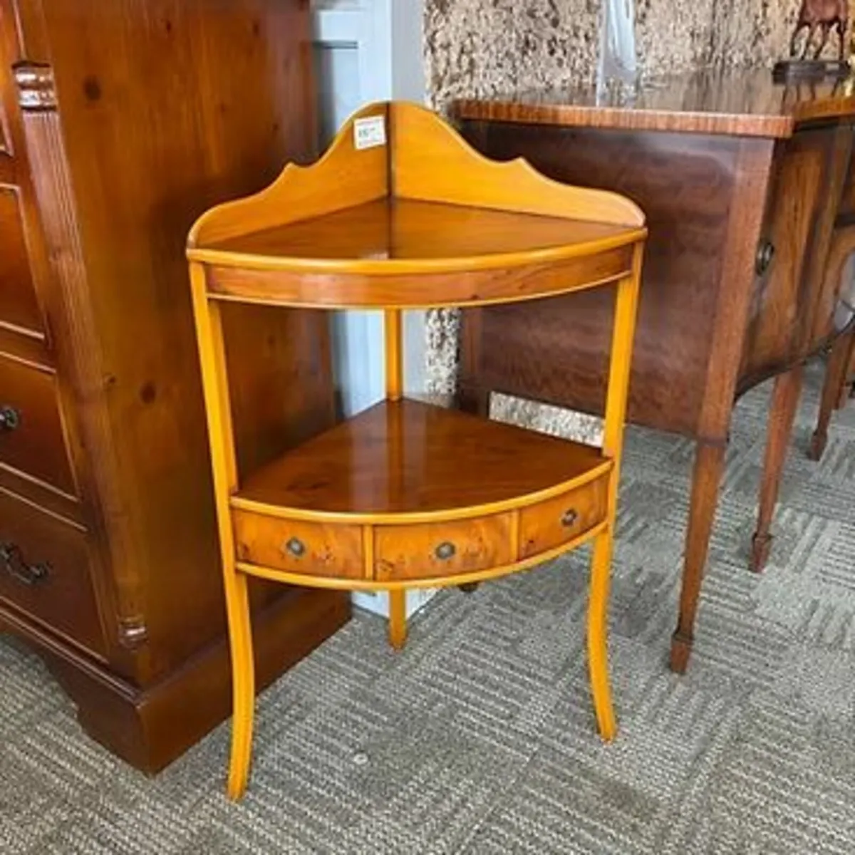 Beautiful tier corner unit with drawer