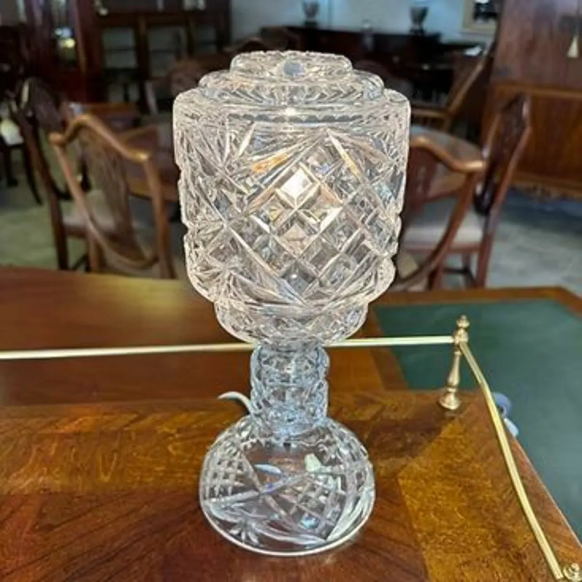 Elegant cut crystal lamp featuring intricate diamo