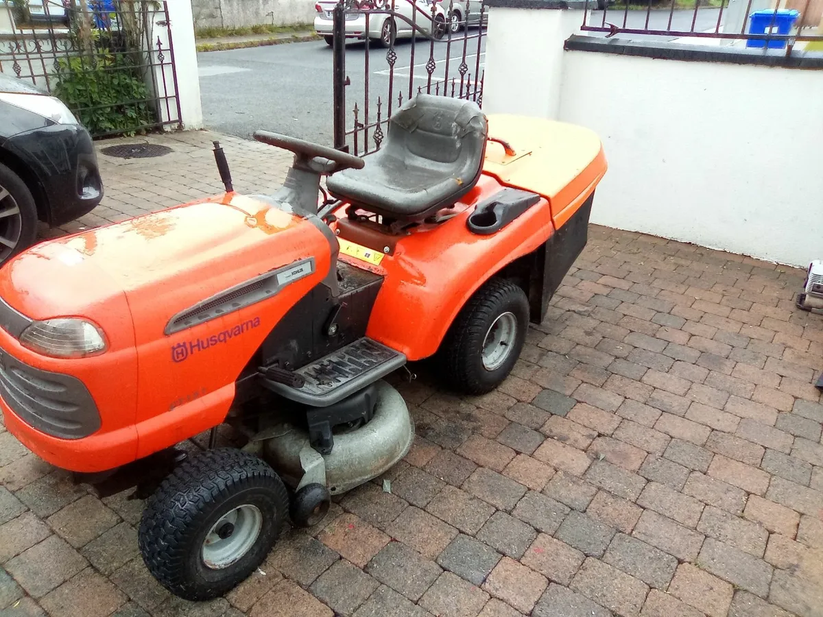 Husqvarna ride on lawnmower - Image 2