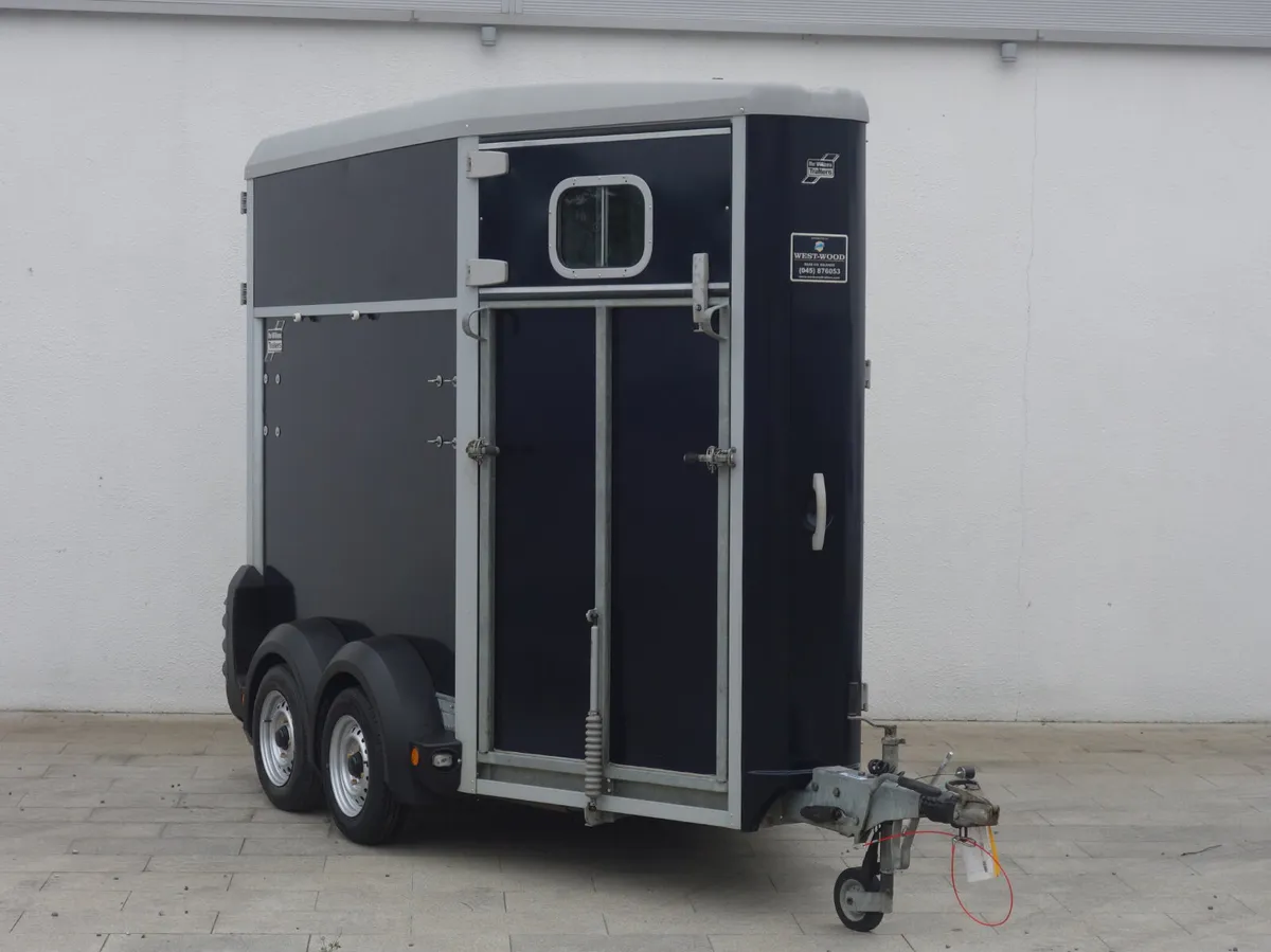 T09856 Used HB403 Single Ifor Williams Horsebox - Image 1