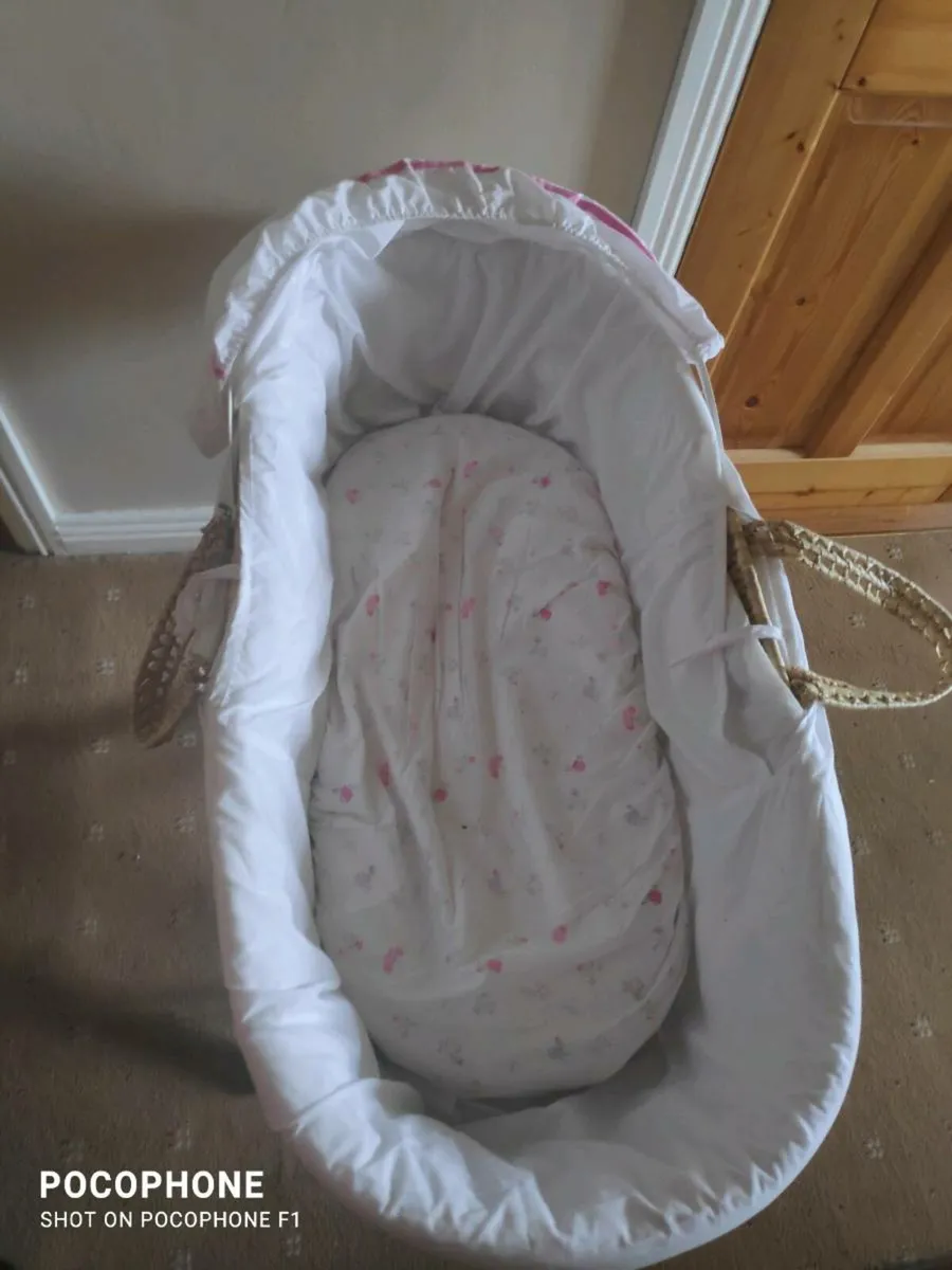 Moses basket with stand - Image 2