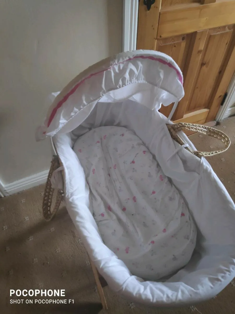 Moses basket with stand - Image 3