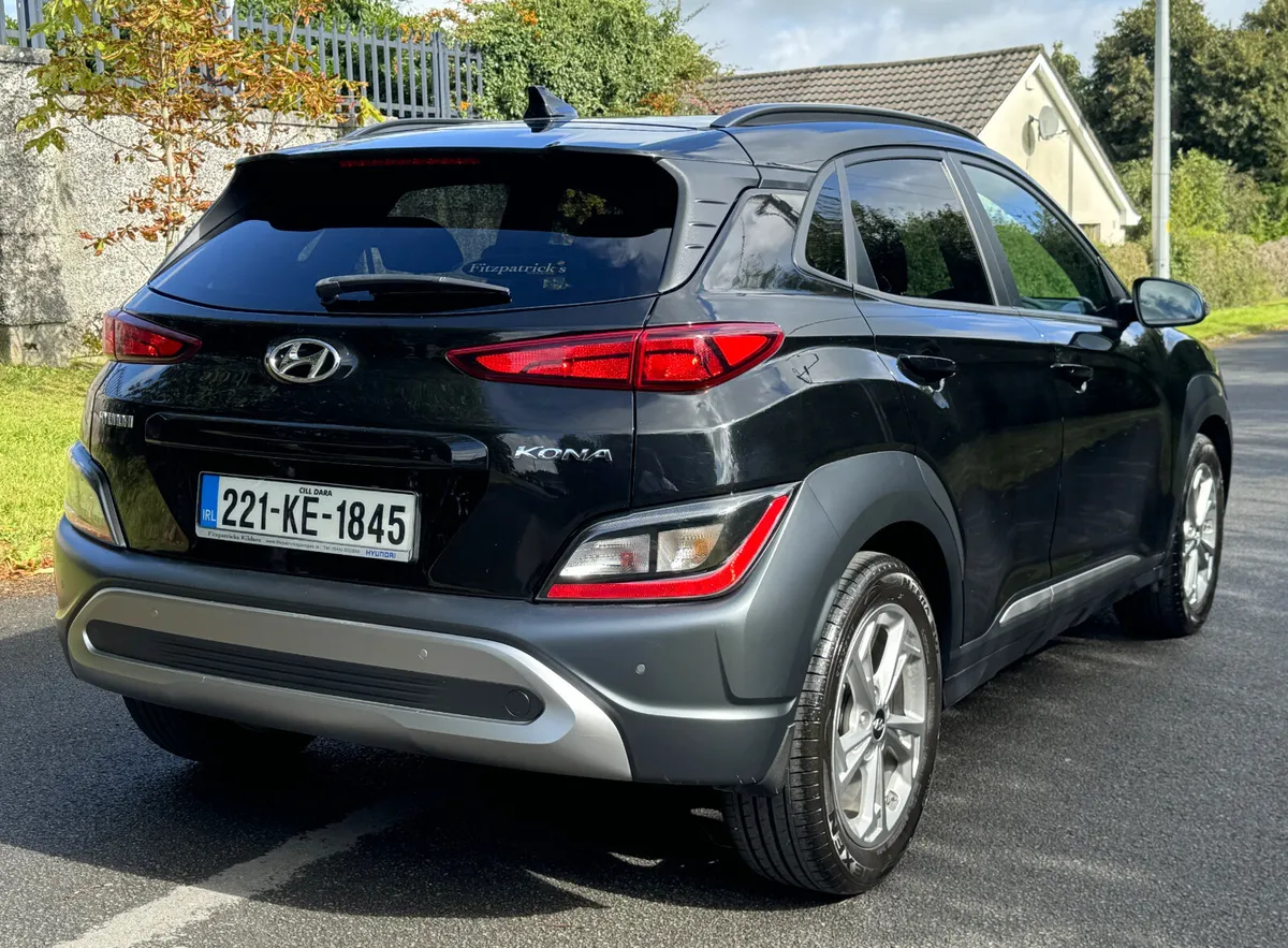 Hyundai KONA  Executive  2022 ( Only 7,100 km's) - Image 4