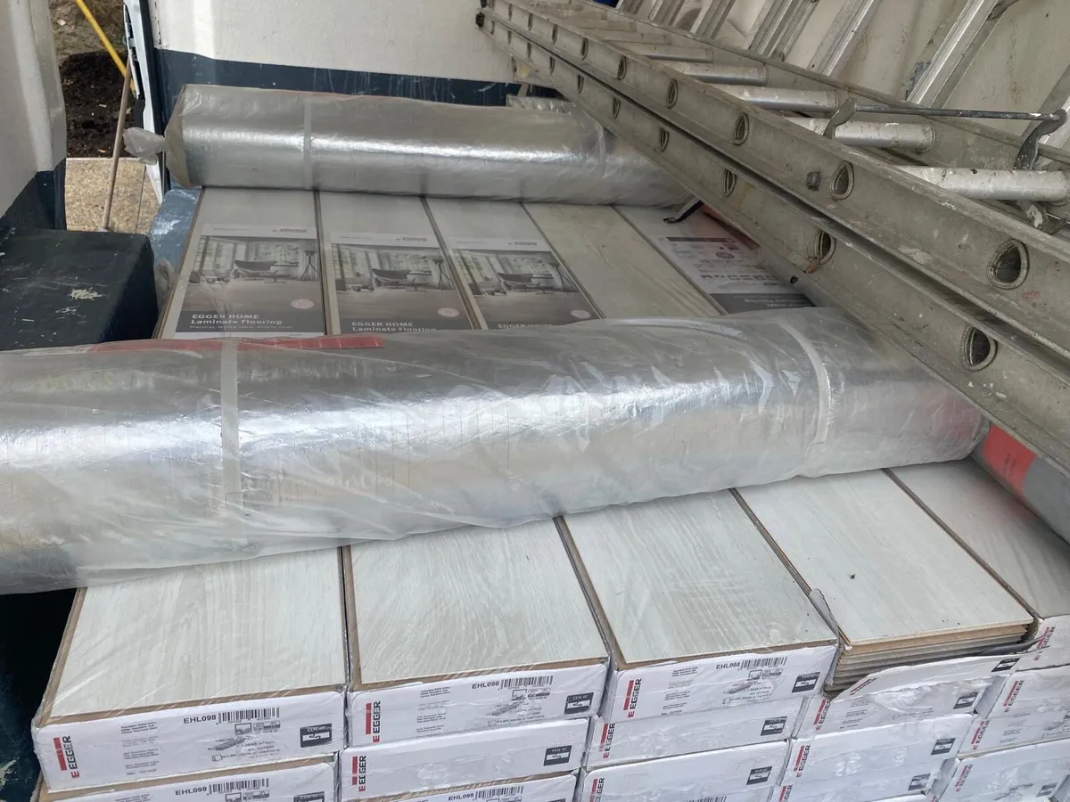 36 box's of top quality click flooring