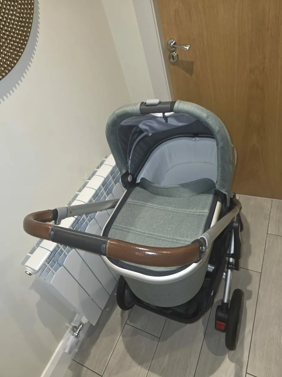 Nearly New Uppababy cruz  V2 pram and buggy - Image 1