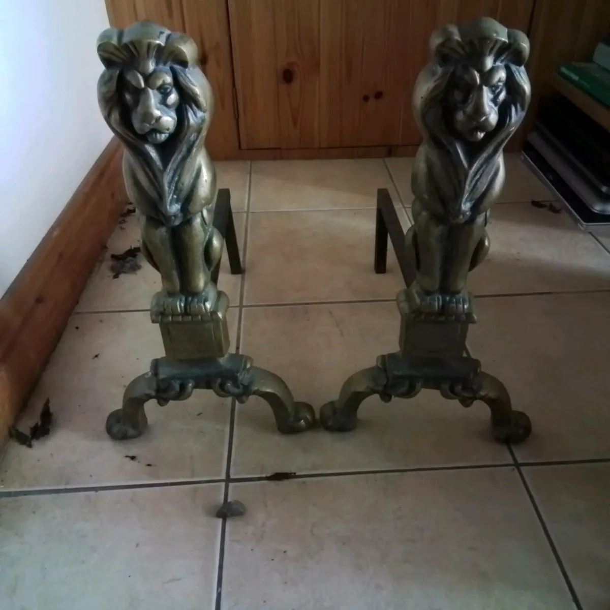 ANTIQUE AND COLLECTABLES - Image 1